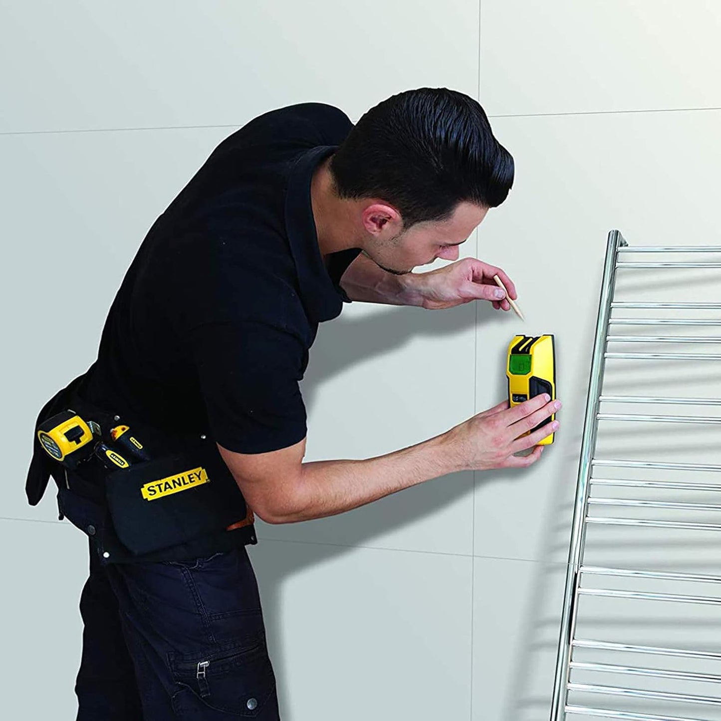STANLEY FMHT0-77407 Stud Sensor for detecting AC wires Wood and Metal Studs with OnePass™ centre-find technology