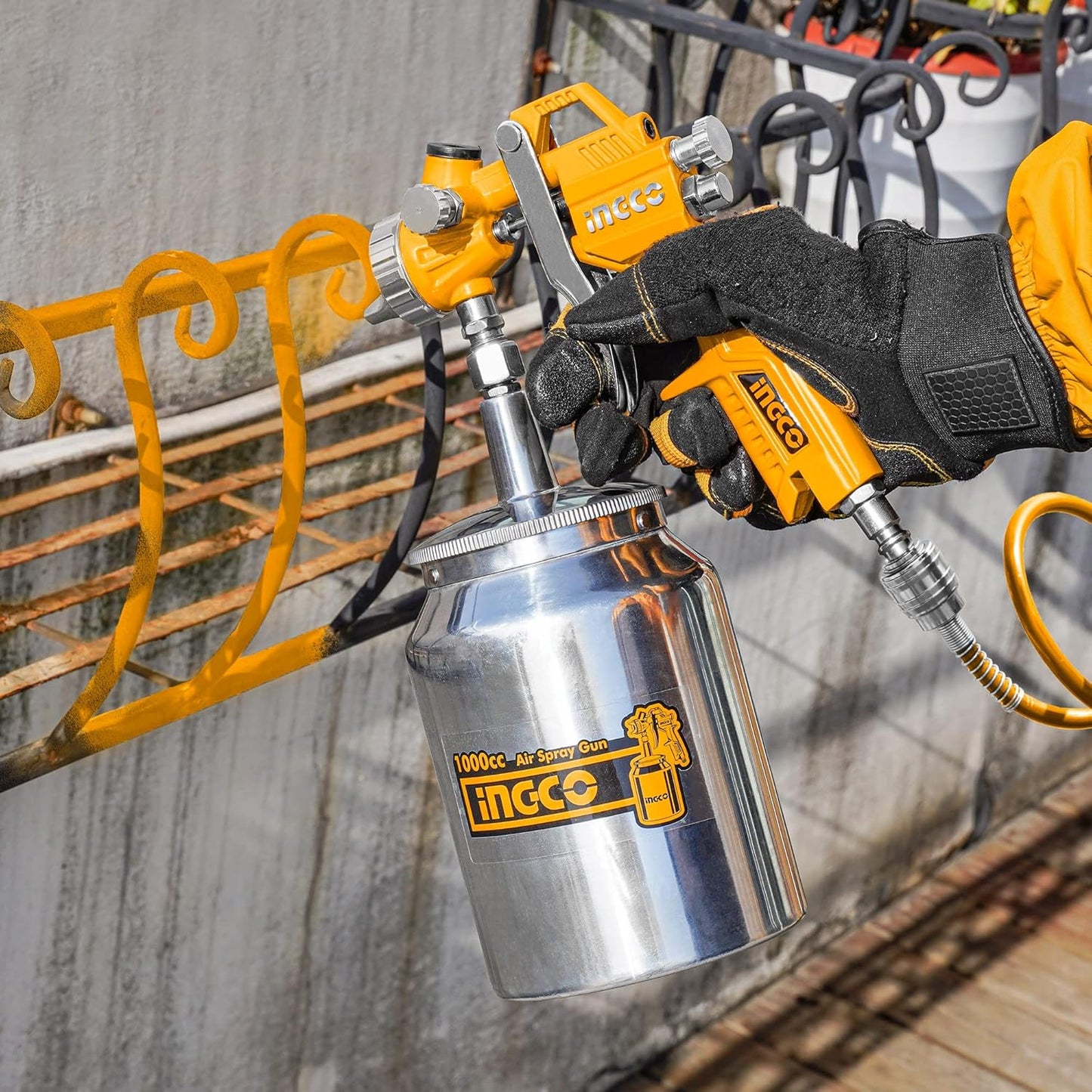 INGCO Air Spray Gun, 1000ml Capacity, 3-4 Bar Operating Pressure, 1.5mm Nozzles Stainless Steel, 200 l/min,Pneumatic Tool Suitable for Base Coat Spray Gun for Auto Paint