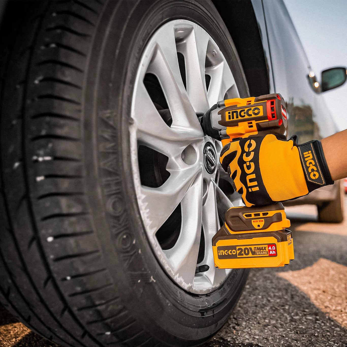 INGCO Cordless impact wrench CIWLI2050