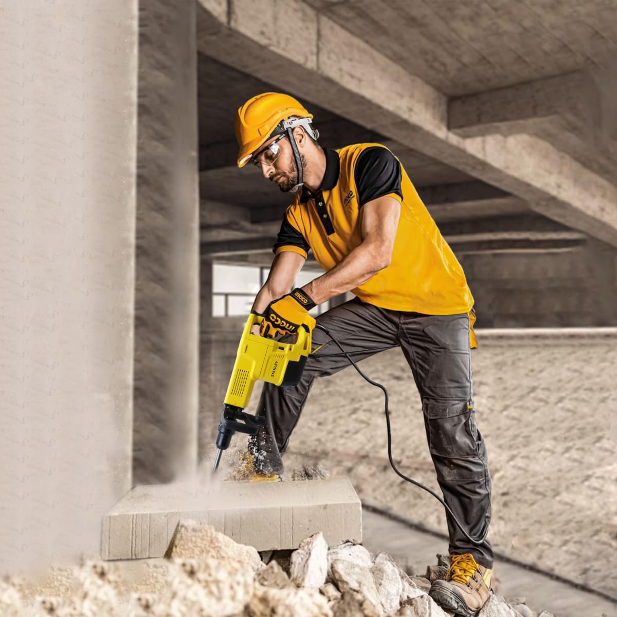 STANLEY STHM10K Demolition Hammer with Kitbox 7 Chisel Designed For Total Demolition 1600W 10Kg SDS-Max
