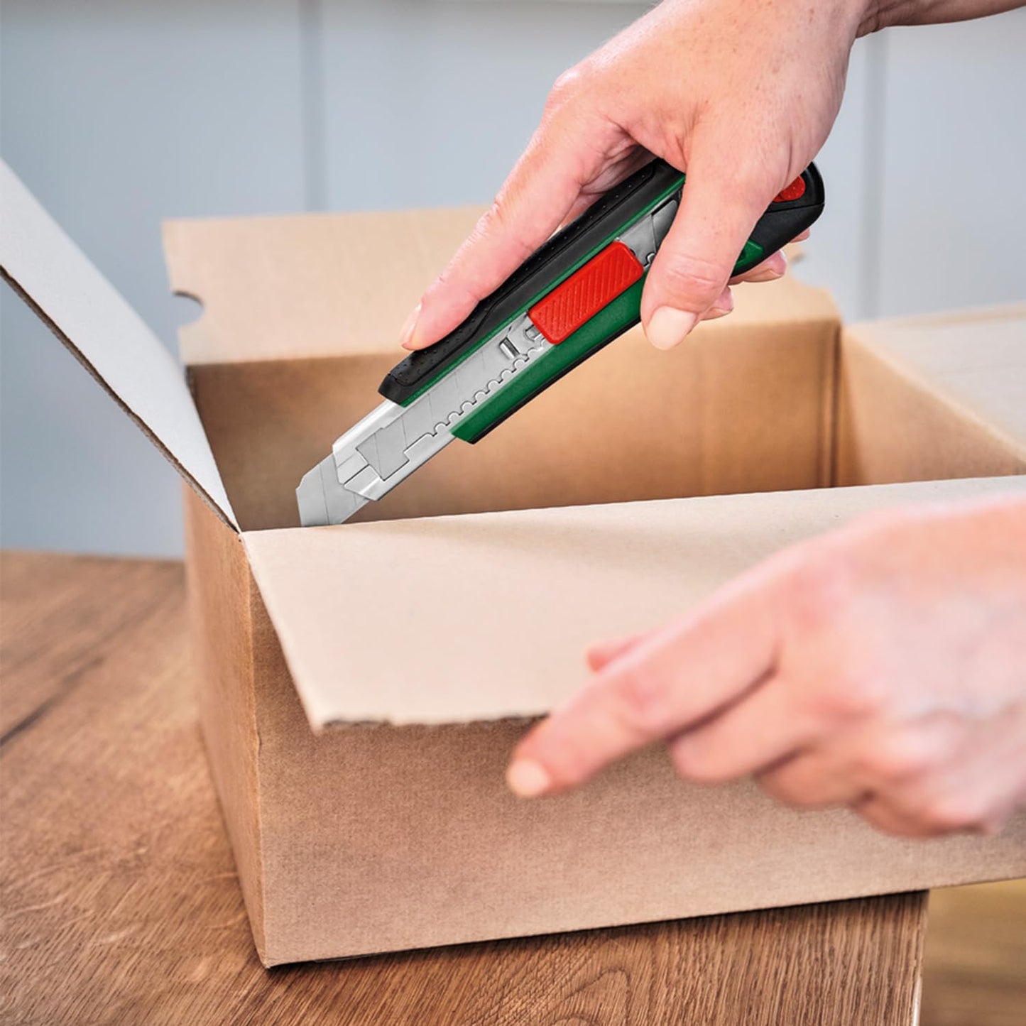 BOSCH 18mm Snap Off Blades 10-Piece Superior Sk5 Steel For Precision Cuts, Extended Use With 7 Snap-Off Sections