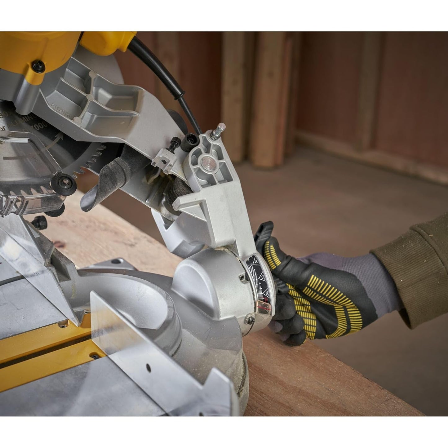 STANLEY SM16-IN 1650W 10" Compound Mitre Saw, 4800 RPM, Compact Size and Lightweight 254mm Blade Diameter+ 1 Year Warranty, (Yellow and Black)