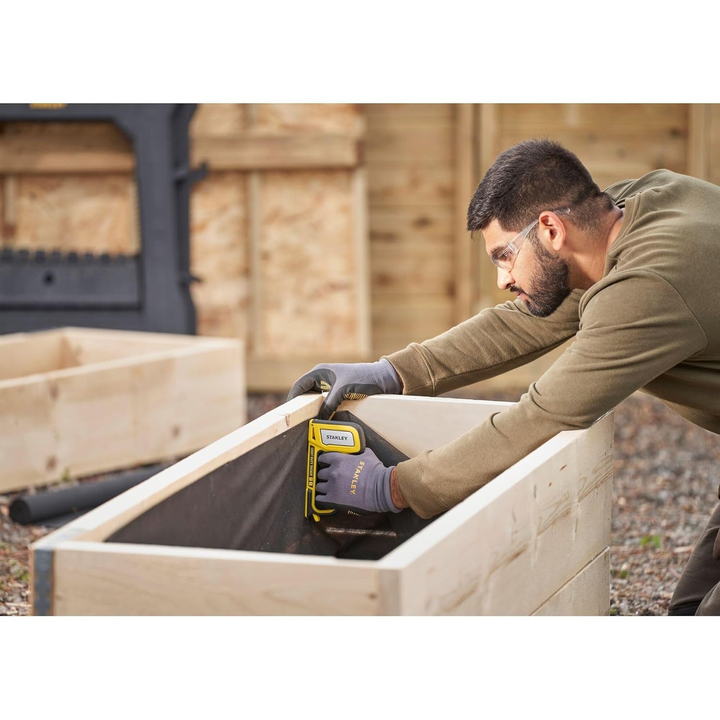 STANLEY STHT70440 2-in-1 Multi Tacker, Attachment Indication, Non-Slip Handle with Easy Squeeze Mechanism, Ideal for Type A Staples (6-10 mm) and Type J Headed Brad Pins (10 mm), Staples NOT Included