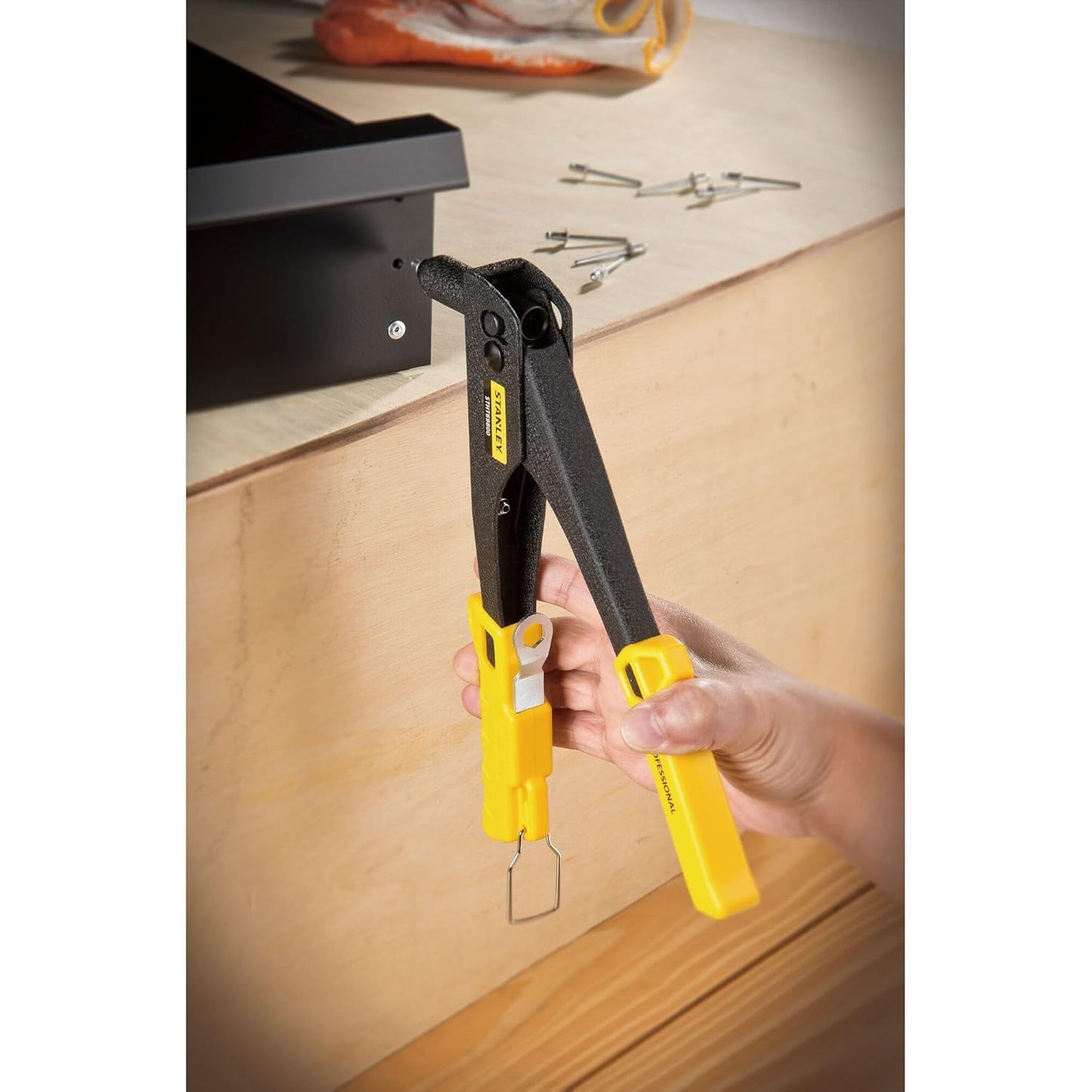 STANLEY STHT69800-8 Heavy Duty Riveter Set with 4 Nozzles & Anti-Corrosion Properties Ideal for Joining & Fabrication of Sheet Metals, Leather & Plastic Parts, YELLOW & BLACK