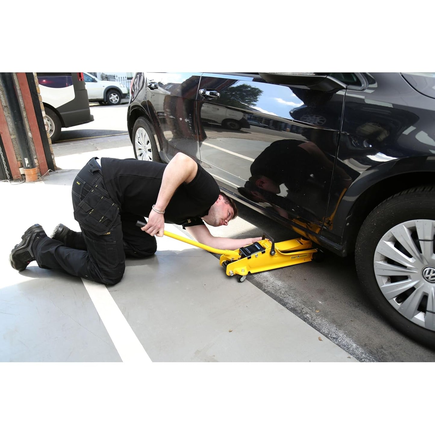 STANLEY STMT81251-1 2T Hydraulic Floor Jack