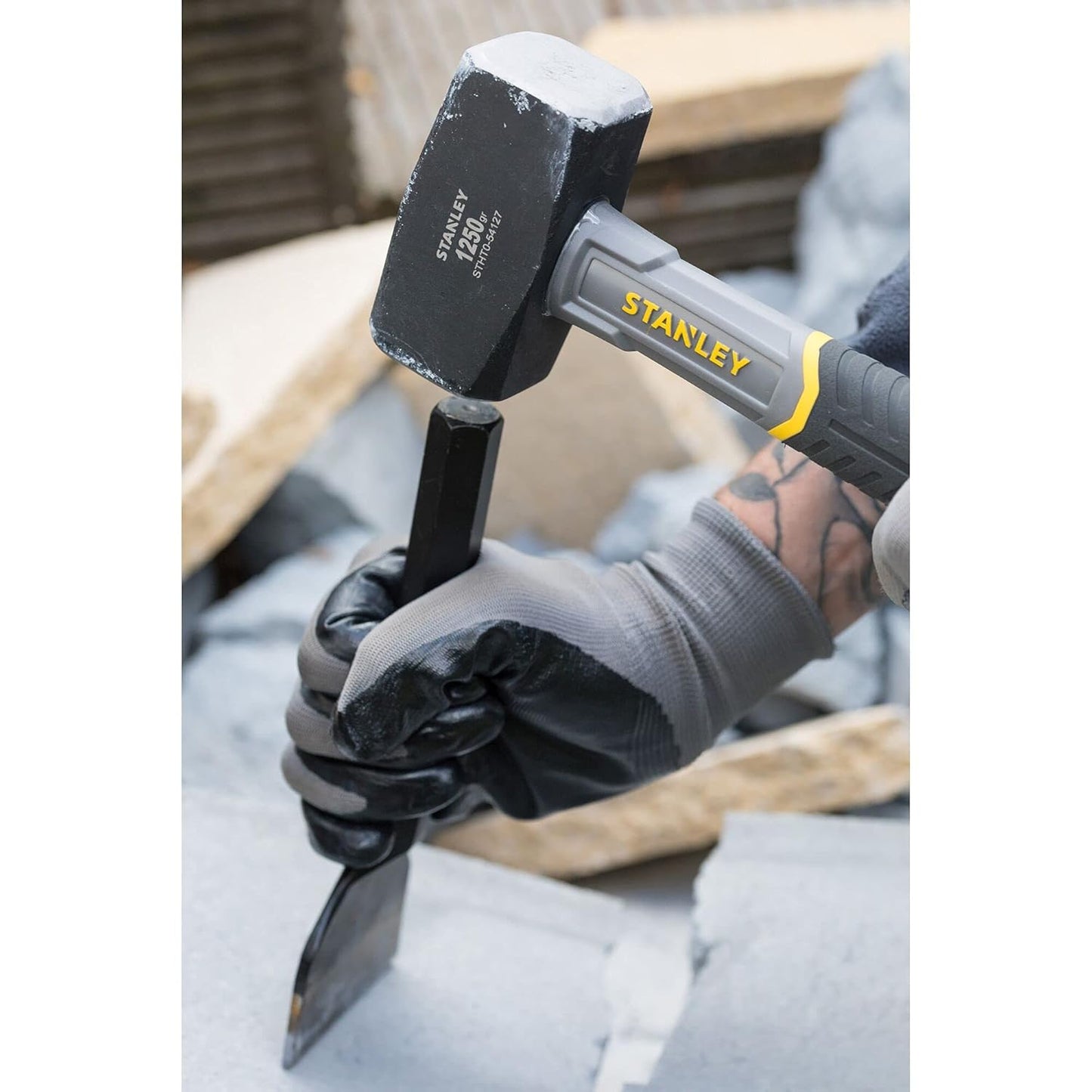 STANLEY STHT0-54127 1.25kg Club Fiberglass Hammer, 213mm Handle Length, Forged High-Carbon Steel Head, Ideal for Light Demolition Work, Driving Masonry Nails & Striking Other Tools, LxWxH: 26x9x4cm