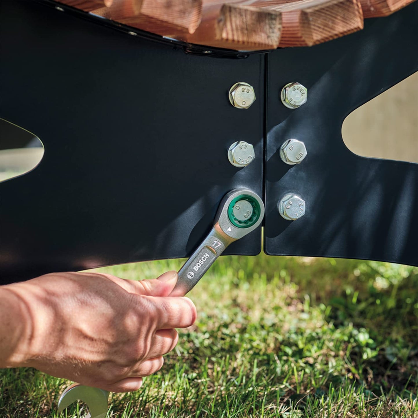 Bosch Ratchet Combination Wrench 8-Piece Set - Chrome Vanadium Steel, 72 Teeth, 5-Degree Working Angle, Rust Resistant & Comes with Compact Storage Case (Sizes: 8mm to 19mm)