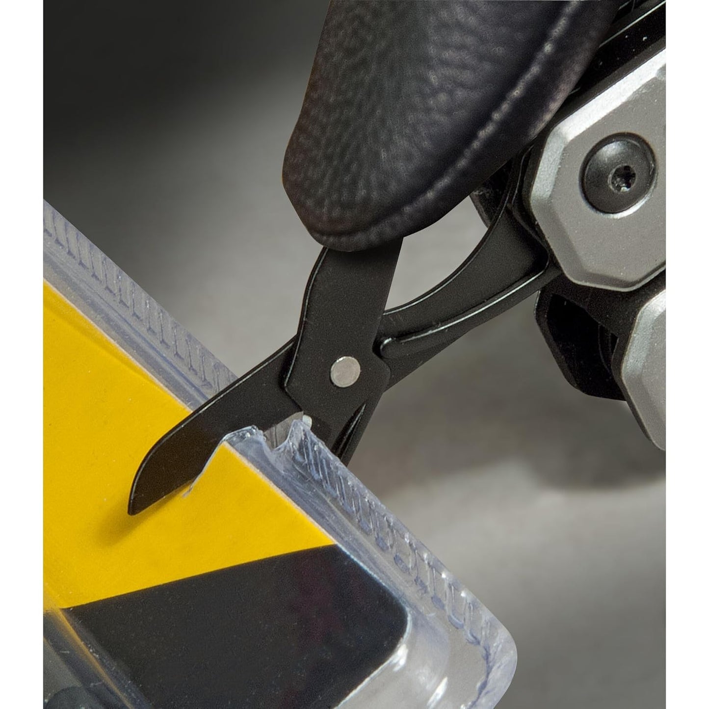 STANLEY FATMAX FMHT0-72414 16-in-1 Multi-tool, Bi-Material Handle, Durable, Robust - Includes Pliers, Blades, Scissors, File, Screwdrivers, Carabiner, Ruler & Bottle/Can Opener
