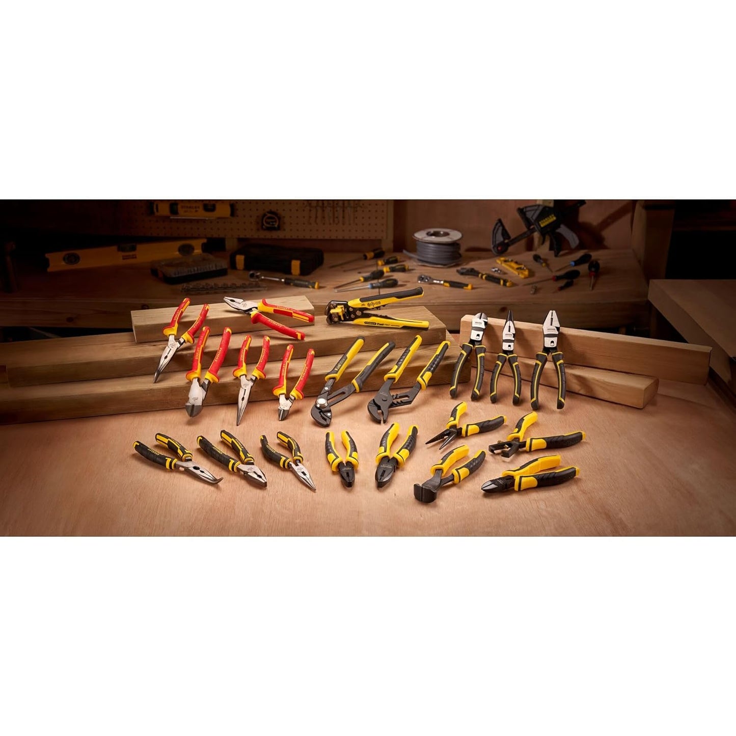 STANLEY FATMAX FMHT0-72414 16-in-1 Multi-tool, Bi-Material Handle, Durable, Robust - Includes Pliers, Blades, Scissors, File, Screwdrivers, Carabiner, Ruler & Bottle/Can Opener