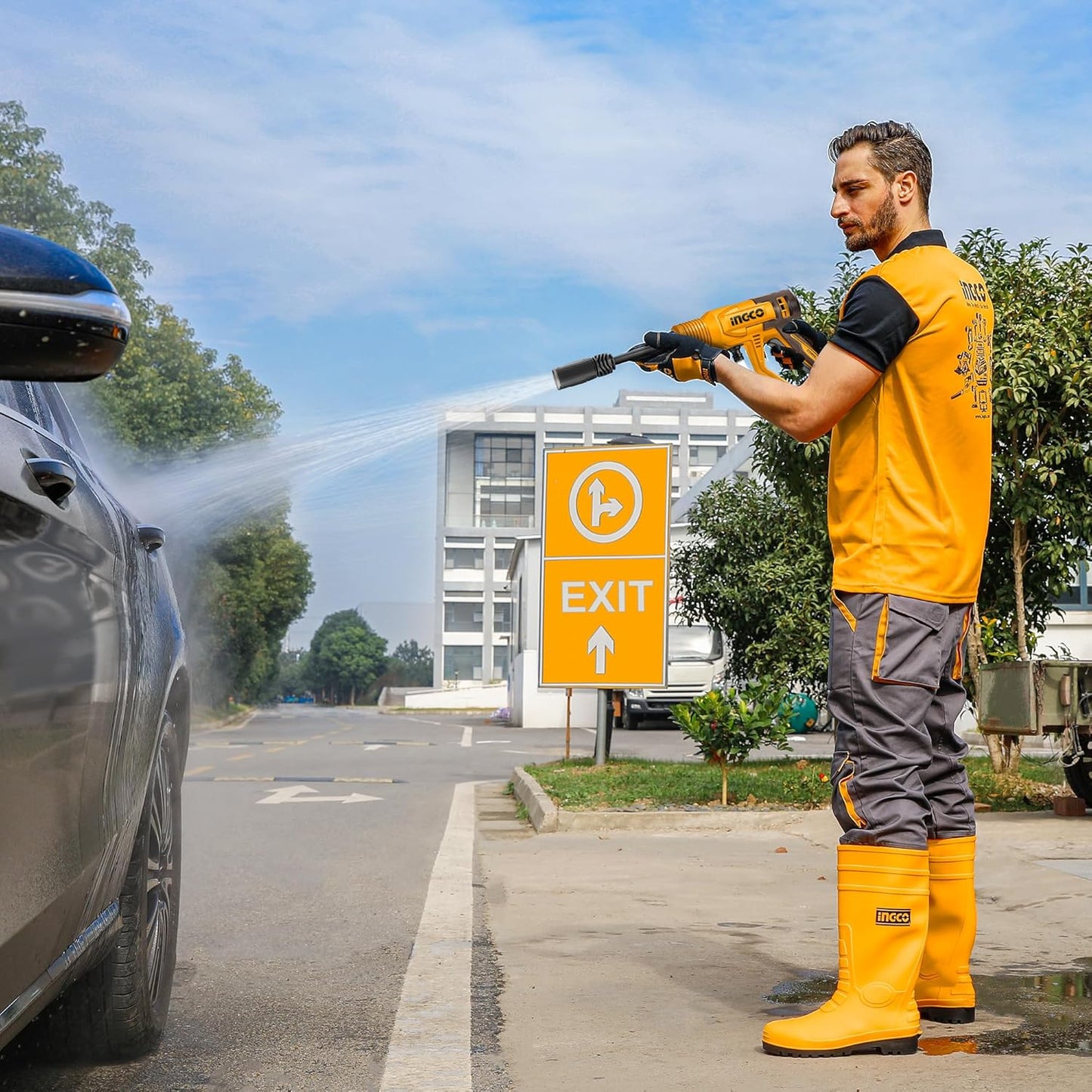 INGCO 20V Cordless Pressure Washer (Body Only) Lithium-Ion Power Washer 24.8Bar Pressure 2.8L/min Flow Rate CPWLI2036