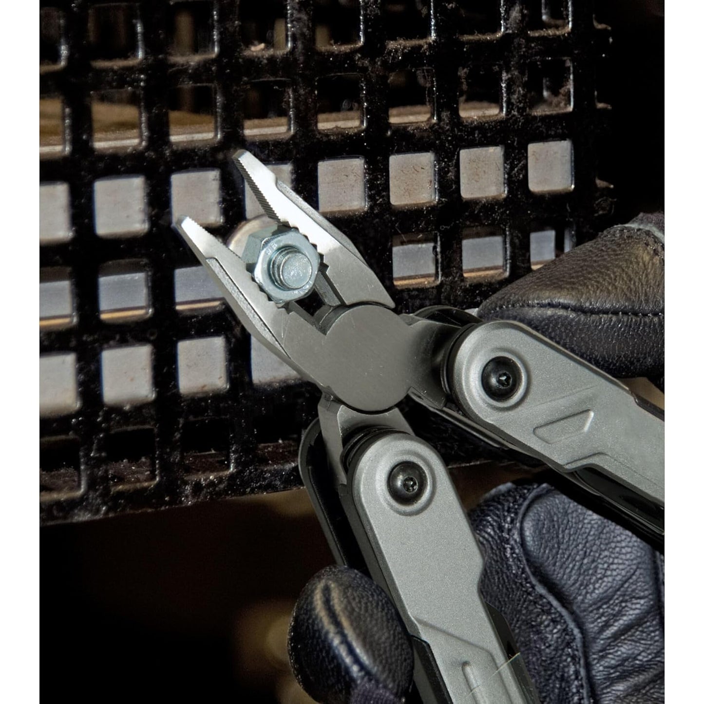 STANLEY FATMAX FMHT0-72414 16-in-1 Multi-tool, Bi-Material Handle, Durable, Robust - Includes Pliers, Blades, Scissors, File, Screwdrivers, Carabiner, Ruler & Bottle/Can Opener