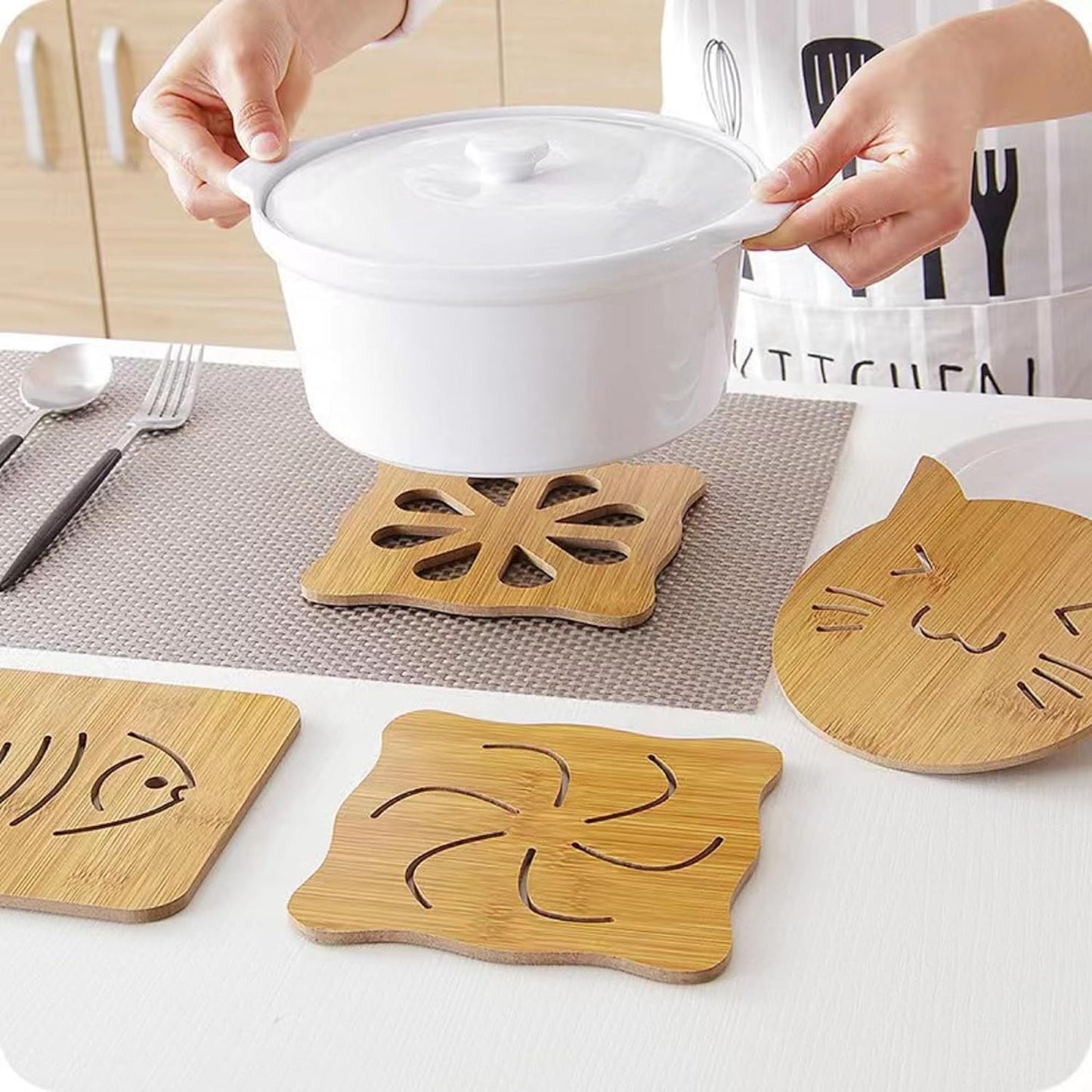 Udaipur Handicrafts Openwork Wooden Coasters for Hot Dishes, Pot, Bowl, Teapot, Pack of 4 (Random Pattern)