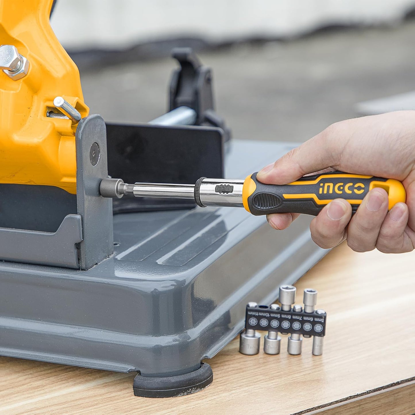 INGCO 24 IN 1 Ratchet Screwdriver Set, INGCO Style Ratchet Handle, 16 Pcs Screwdriver Bits, 7 Pcs 1/4" Power sleeve