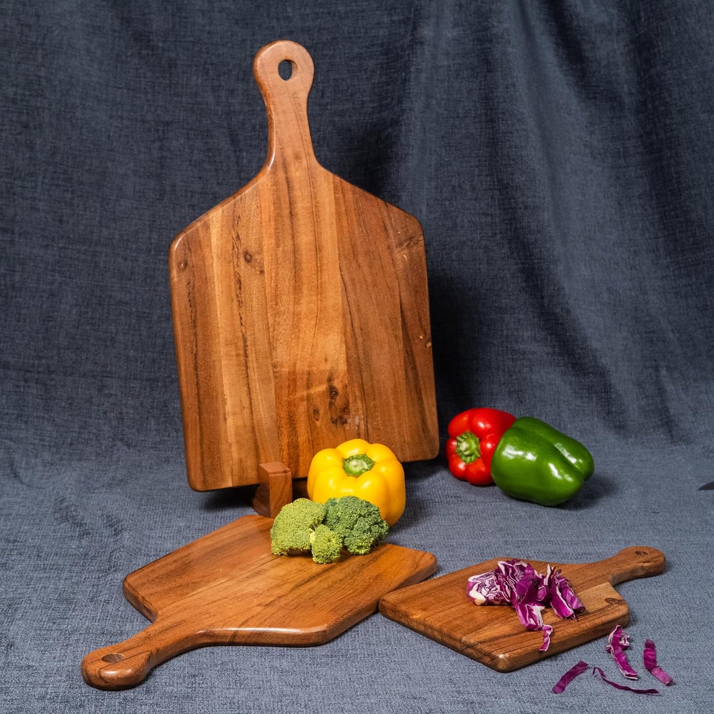 Udaipur Handicrafts Wooden Chopping Board Set of 3 with Stand – Acacia & Mango Wood Cutting Boards in Multiple Sizes – Durable, Stylish & Compact for Kitchen Prep, Serving & Storage