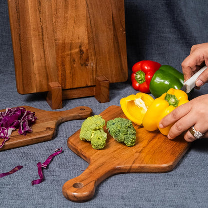 Udaipur Handicrafts Wooden Chopping Board Set of 3 with Stand – Acacia & Mango Wood Cutting Boards in Multiple Sizes – Durable, Stylish & Compact for Kitchen Prep, Serving & Storage