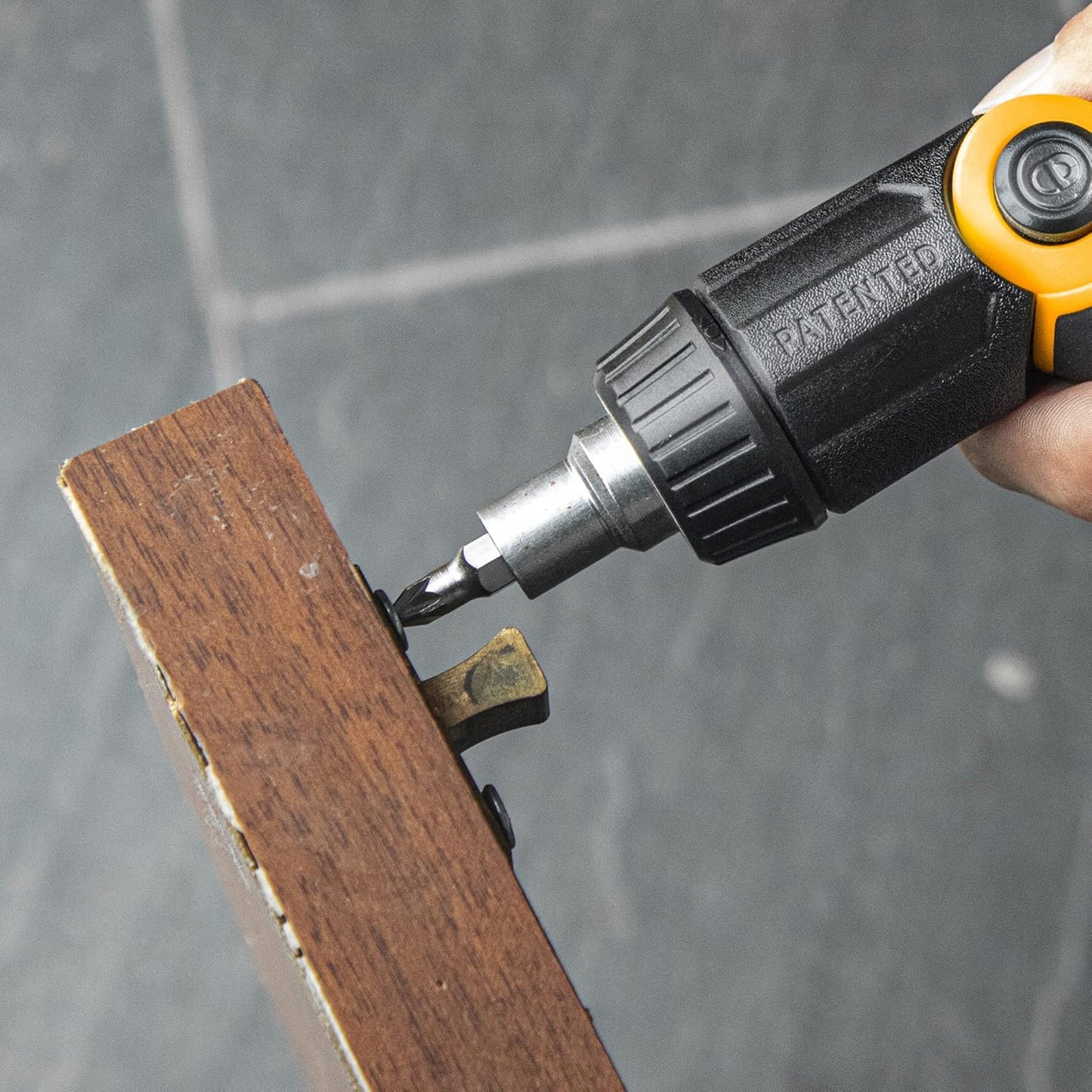 INGCO 13 IN 1 Ratchet Screwdriver Set, INGCO Style Ratchet Handle Folding Handle, High Auality Ratchet 12 Pcs 6.35 * 25 mm Screwdriver Bits