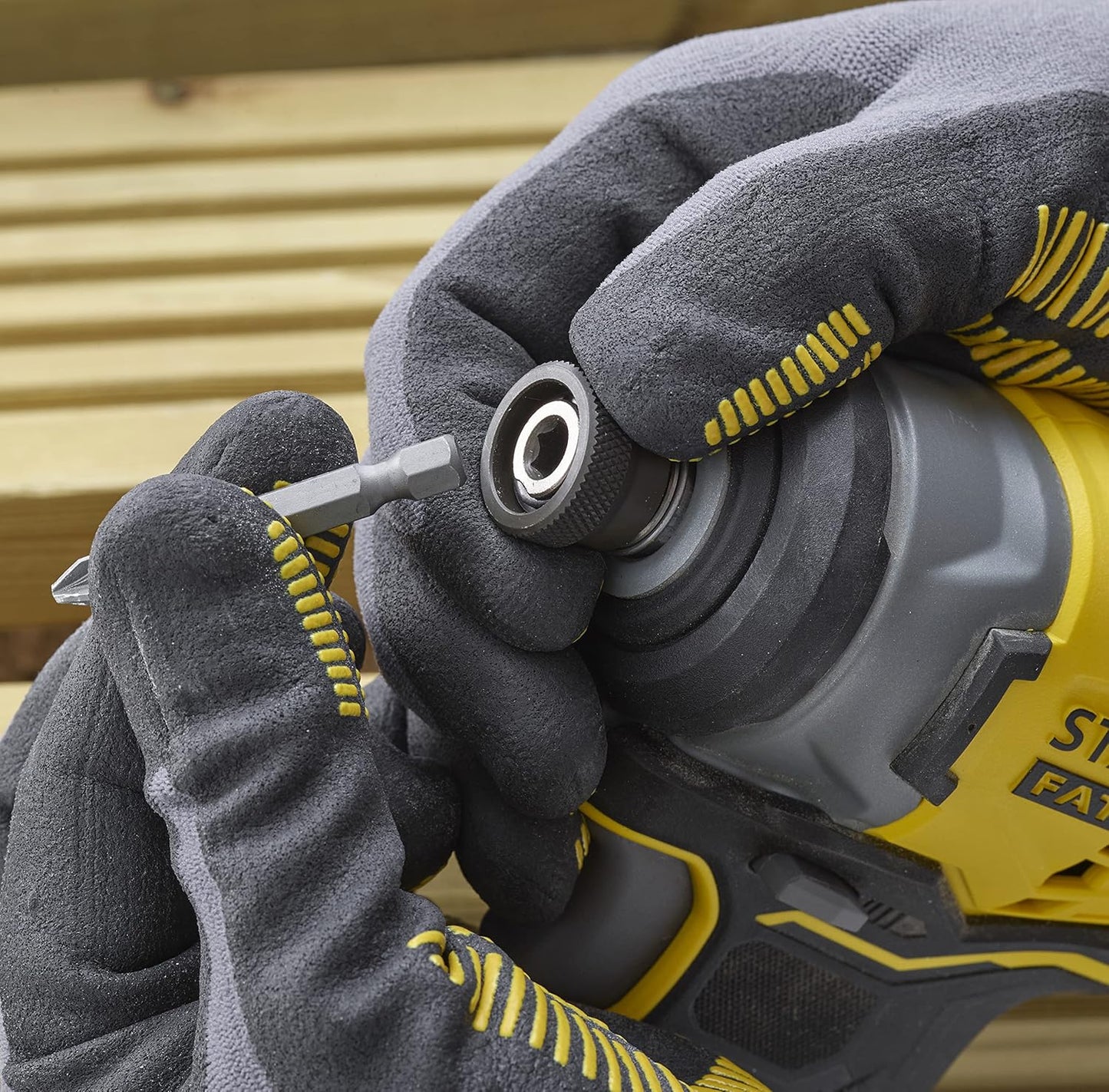 STANLEY FATMAX SBI810D2K-B1 20V 2.0Ah 6.35 mm Cordless Brushless Impact Driver With 2x2.0Ah Li-ion Batteries & 1pc Charger