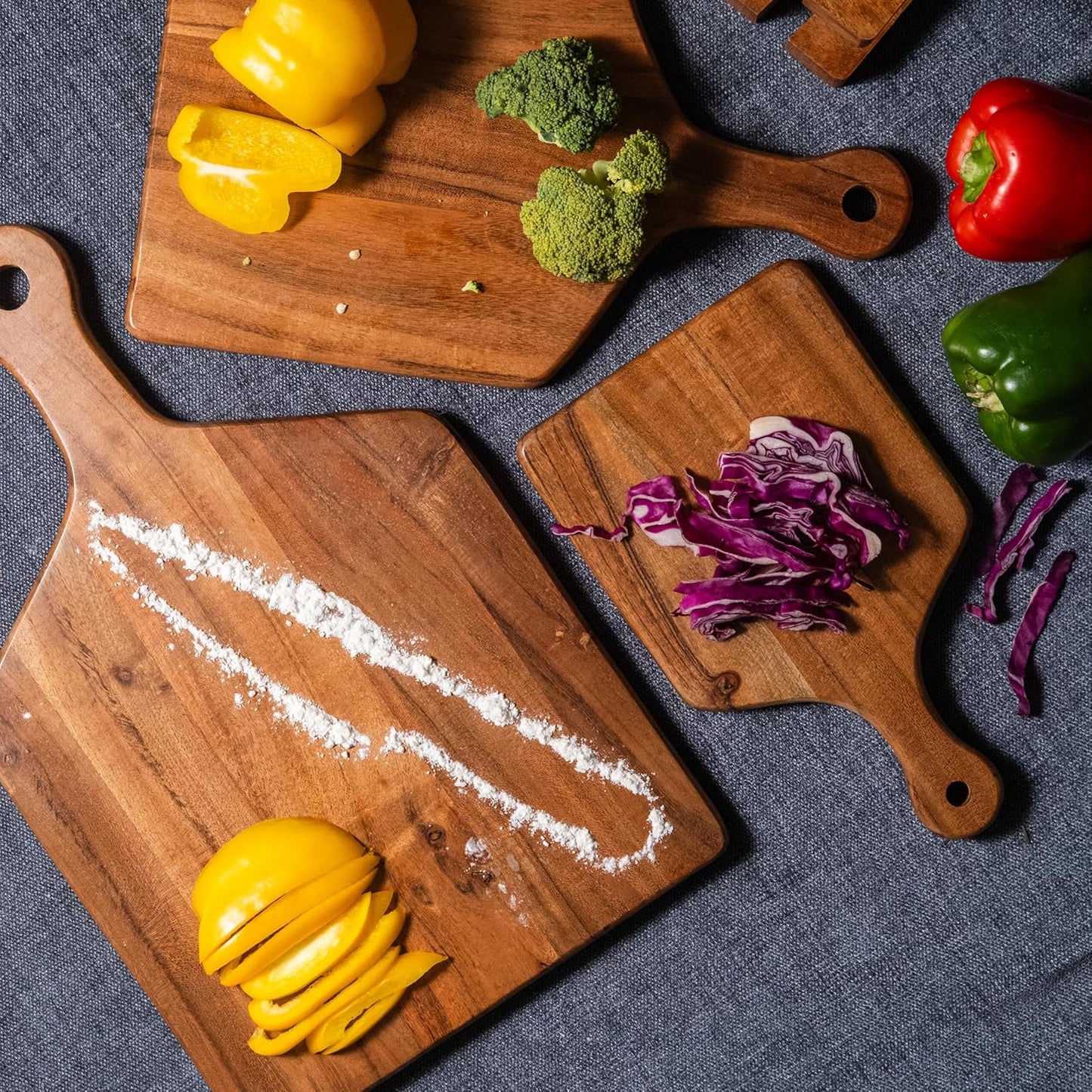 Udaipur Handicrafts Wooden Chopping Board Set of 3 with Stand – Acacia & Mango Wood Cutting Boards in Multiple Sizes – Durable, Stylish & Compact for Kitchen Prep, Serving & Storage