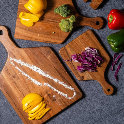 Udaipur Handicrafts Wooden Chopping Board Set of 3 with Stand – Acacia & Mango Wood Cutting Boards in Multiple Sizes – Durable, Stylish & Compact for Kitchen Prep, Serving & Storage