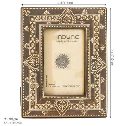 Distressed Grey Wood Photo Frame With Embossed White Coneart And Beads