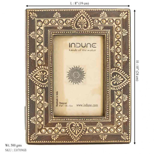 Distressed Grey Wood Photo Frame With Embossed White Coneart And Beads